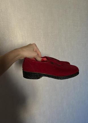 Стильные красные бархатистые велюровые туфли италия 38 размер под винтаж лоферы макасины9 фото