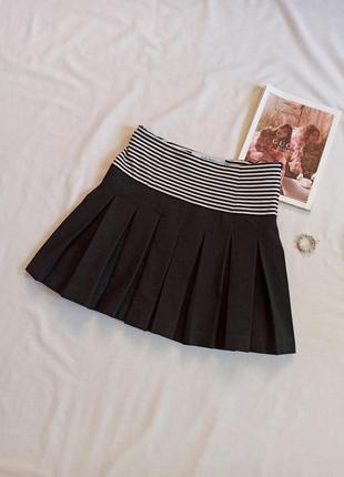 Черная юбка тенниска с контрастным поясом1 фото