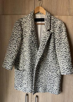 Стильный светло-серый базовый пиджак zara с рукавами 3/4, размер s/261 фото