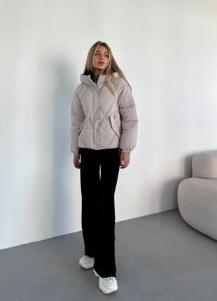 Женская комфортная бежевая теплая трендовая стильная двухсторонняя зимняя куртка 20233 фото