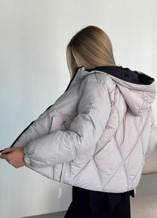 Женская комфортная бежевая теплая трендовая стильная двухсторонняя зимняя куртка 20236 фото