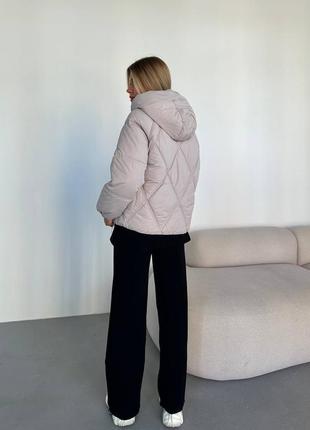 Женская комфортная бежевая теплая трендовая стильная двухсторонняя зимняя куртка 20238 фото