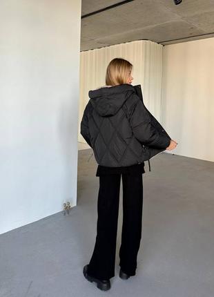 Женская комфортная черная тёплая трендовая стильная двухсторонняя зимняя куртка 20237 фото