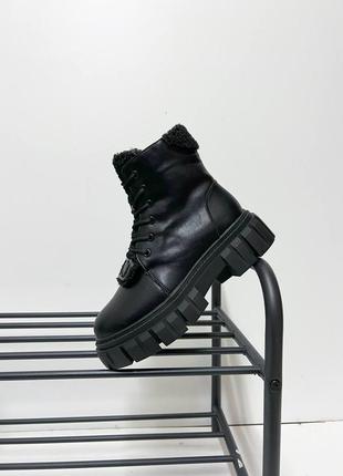 Женские кожаные зимние ботинки на меху, черные8 фото