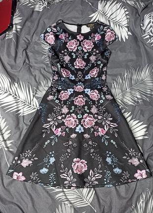 Нежное платье в цветочный принт1 фото