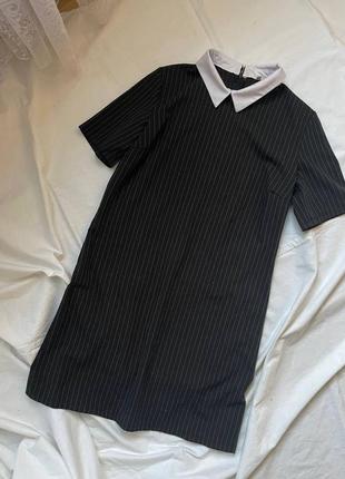 Платье платье с белым воротничком