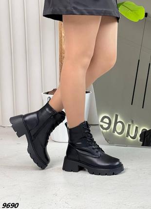Чорні жіночі зимові черевики із натуральної шкіри