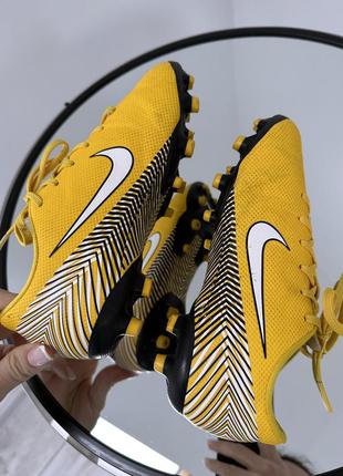 Яркие крутые бутсы nike mercurial4 фото