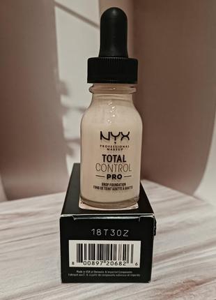 Жидкая тональная основа для лица nyx professional total control pro drop foundation 13 мл, оттенок 03 porcelain.2 фото