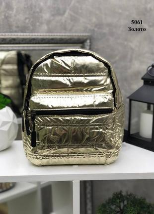 Яскравий золотий рюкзак на блискавці зі плащівки1 фото