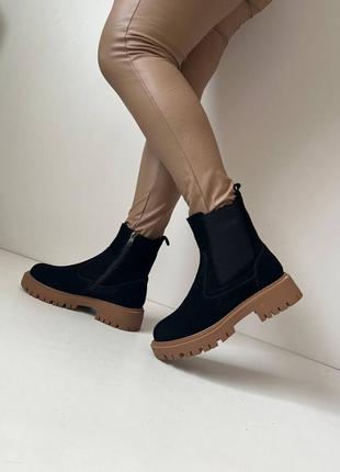 Женские зимние ботинки на замше, подкладка мех, высокие, черные3 фото