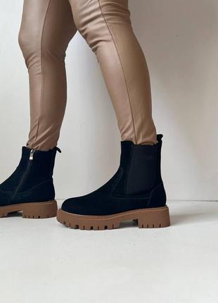 Женские зимние ботинки на замше, подкладка мех, высокие, черные4 фото