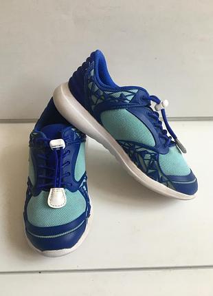 Яркие кроссовки clarks р.29