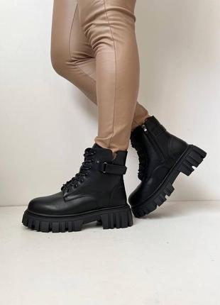 Жіночі шкіряні черевики на хутрі, високі, чорні6 фото