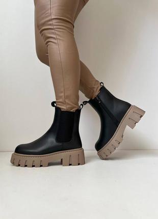 Жіночі зимові черевики на хутрі, високі, чорні3 фото