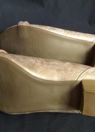 Туфли перламутровые 24см бежевые телесные туфельки блестящие на каблуке8 фото