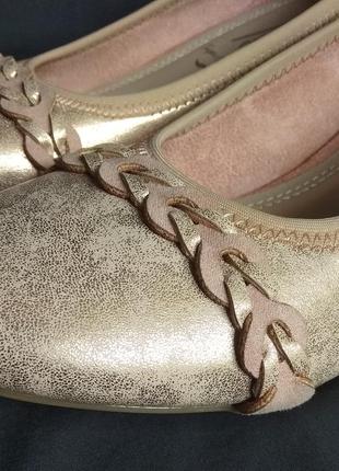Туфли перламутровые 24см бежевые телесные туфельки блестящие на каблуке7 фото