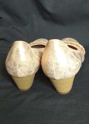 Туфли перламутровые 24см бежевые телесные туфельки блестящие на каблуке5 фото