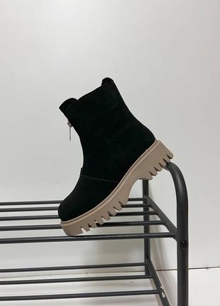 Женские зимние замшевые ботинки на меху, высокие, черные6 фото