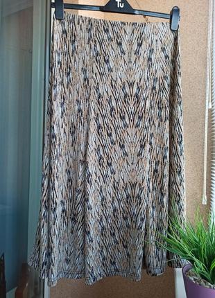Красивая стильная трикотажная юбка миди клиньями  в модный анималистичный принт4 фото