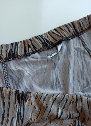 Красивая стильная трикотажная юбка миди клиньями  в модный анималистичный принт6 фото