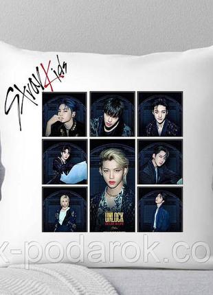 Подушка з принтом stray kids. подушка стрей кідс