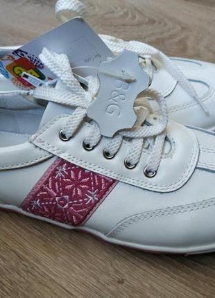 Натуральная кожа! кроссовки b&g збоку молния р. 34