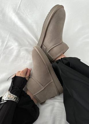 Женские угги бежевые ugg ultra mini sand suede 🤍3 фото