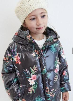 Куртка для девочки reserved еврозима черная стеганная с цветочным принтом oversize размер 134