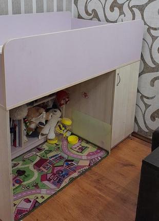 Дитяче ліжко горище