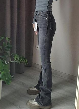 Zara в наличии женские джинси flare full length серые графит размер 32 оригинал zara расширенные от колена
