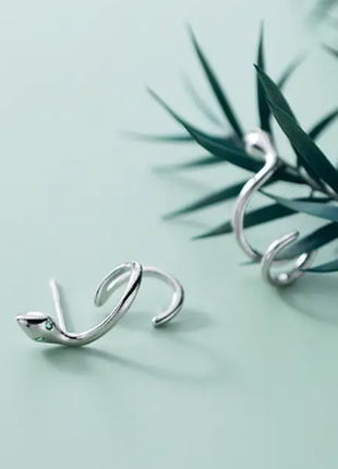 Серьги серебряные двойные змейки, сережки в виде змеи с зелеными глазками, серебро 925 пробы