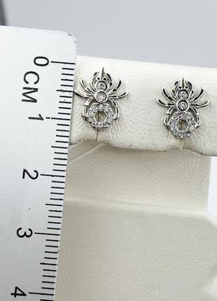 Сережки-пусеты серебряные с кубическим цирконием "паук" 1,57 г5 фото