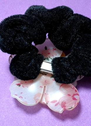 Бархатная резинка с цветком для волос2 фото