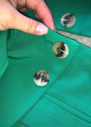 Костюм классический с юбкой пиджак мины зеленой яркий классический с юбкой и пиджаком мини8 фото