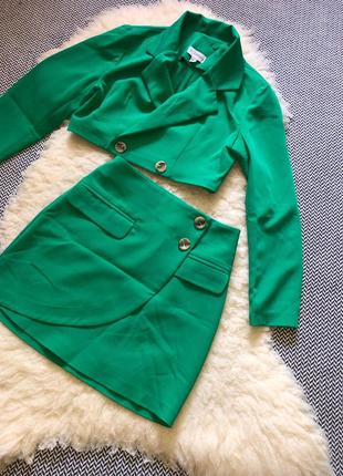 Костюм классический с юбкой пиджак мины зеленой яркий классический с юбкой и пиджаком мини5 фото