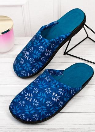 Синие закрытые тапочки с принтом