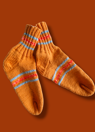 В'язані шкарпетки помаранчеві теплі та яскраві