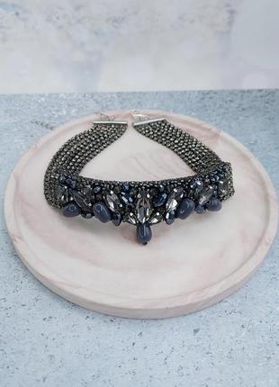 Чокер под шею с ручной вышивкой в цвете графит