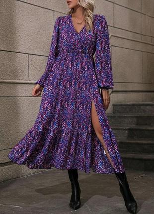 Фіолетова довна сукня з розрізом