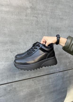 Жіночі зимові кросівки