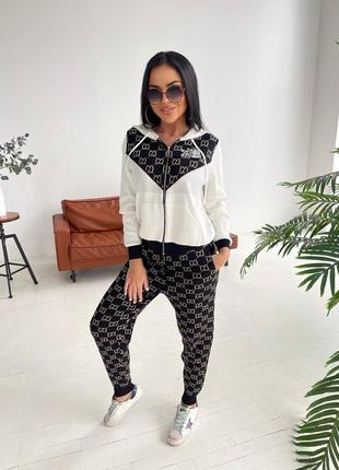 Спортивний костюм