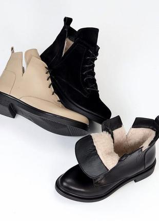 Классические зимние ботинки на низкой подошве с вырезами сбоку на шнуровке