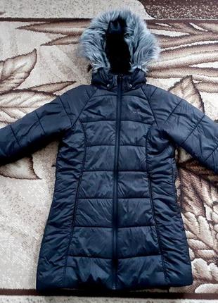 Фирменное черное пальто trespass девочке, размер 134-140