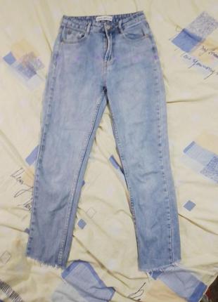 Голубые джинсы мом3 фото