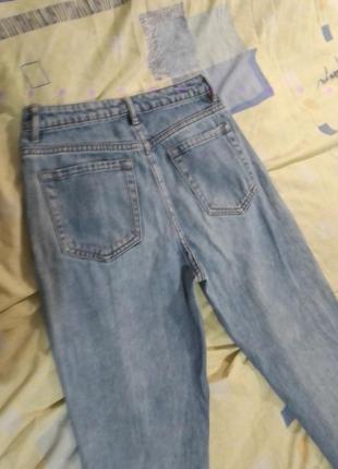 Голубые джинсы мом7 фото