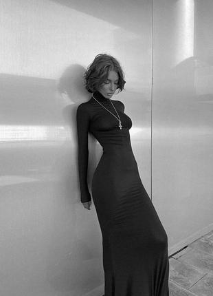 Витончена обтягаюча довга сукня максі з горловиною5 фото
