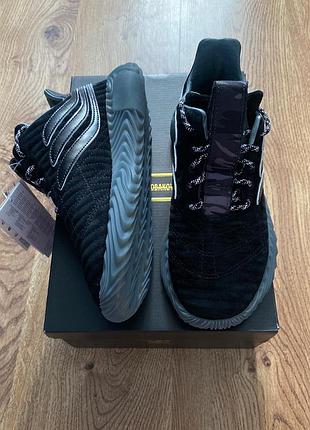 Кросівки adidas. кросівки замшеві