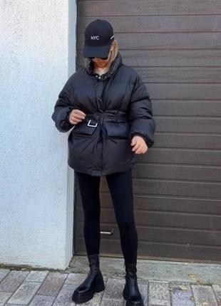 Женская стильная теплая стильная трендовая черная куртка с поясом 2023