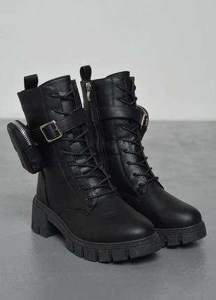 Ботинки женские демисезонные черного цвета
